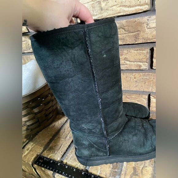 Black Uggs - Picture 5 of 7